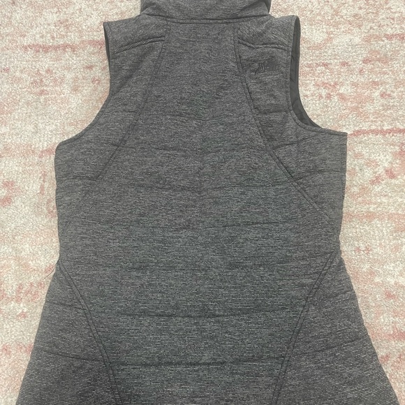 North Face Quilted Vest - size M (excellent condition) - Picture 2 of 2